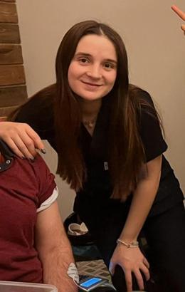 Yaya geçidinden geçerken otomobilin çarptığı fizyoterapist hastanede öldü