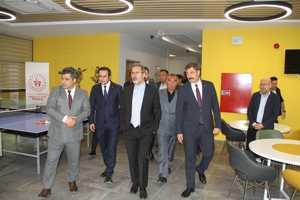 Mehmet Kasapoğlu: Gençlerimiz için yapılan her yatırım geleceğimize yapılan yatırımdır