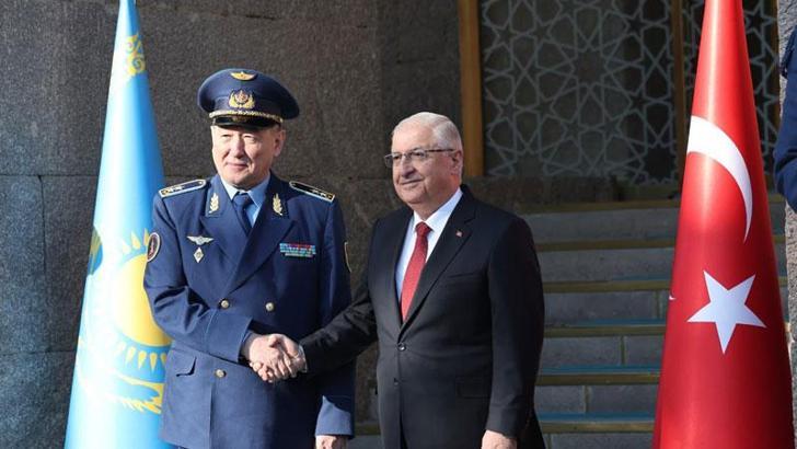 Bakan Güler, Kazakistan Savunma Bakanı Kosanov ile görüştü