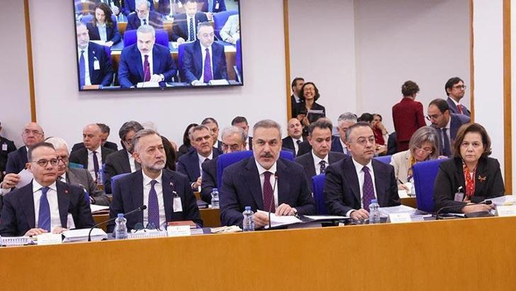 Bakan Fidan: Suriye'de ulusal güvenliğimizin tehdit edilebileceği bir ortama izin vermeyeceğiz