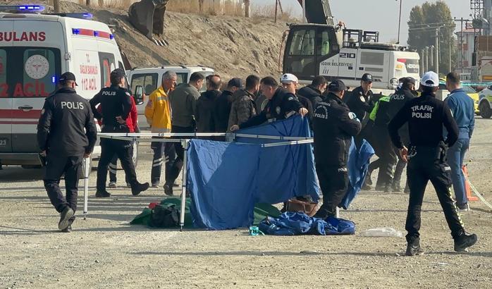 Iğdır'da çöp kamyonunun çarptığı 5 çocuk annesi öldü