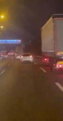 İstanbul- Başakşehir'de tartıştıkları TIR şoförüne sopayla saldırdılar