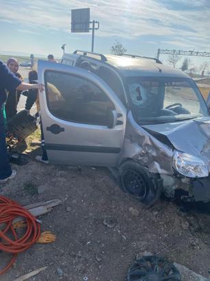 Çankırı'da hafif ticari araç ile otomobil çarpıştı: 1 ölü, 4 yaralı