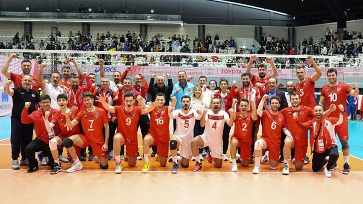 Eski Bakan Mevlüt Çavuşoğlu’ndan Ay-Yıldızlı sporculara destek