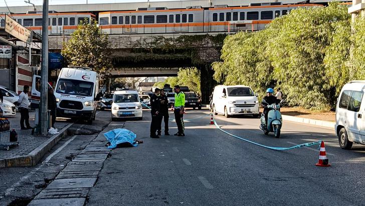 Yolun karşısına geçmek isterken otomobilin çarptığı yaya öldü