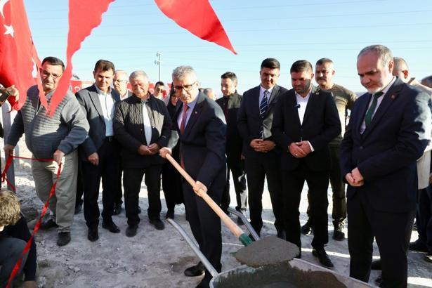 Gümüşler’e çilek serası