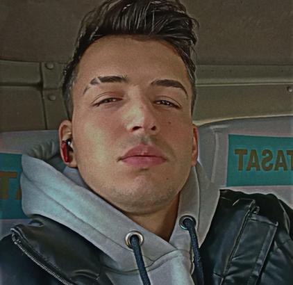 Park halindeki traktöre çarpan motosikletin sürücüsü öldü