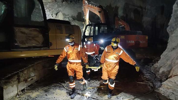 Hindistan'da taş ocağında meydana gelen göçükte hayatını kaybedenlerin sayısı 7’ye yükseldi