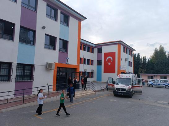 15 öğrenci yangın tüpündeki kimyevi tozdan etkilendi