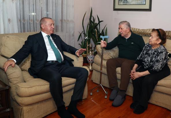 Cumhurbaşkanı Erdoğan, Yüksek İstişare Kurulu üyesi Köksal Toptan'ı ziyaret etti