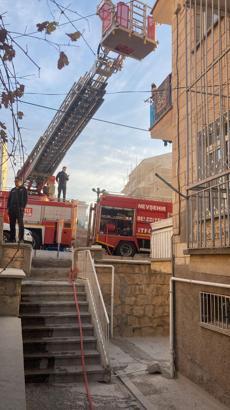 Nevşehir’de 3 katlı apartmanda yangın