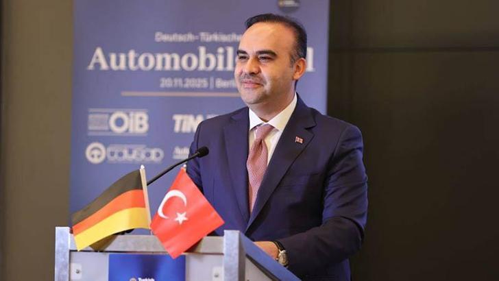 Bakan Kacır, Berlin’de 2025 Alman-Türk Otomotiv Zirvesi’nde konuştu