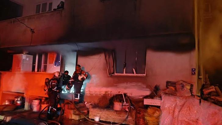 Aydın'da 2 katlı evde yangın; 3 kişi dumandan etkilendi