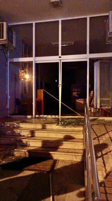 İzmir’de belediye binasına taşlı saldırı; 1 gözaltı