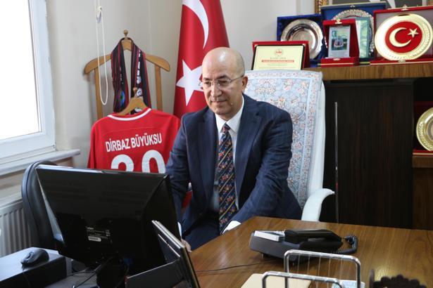 Belde Belediye başkanından üniversite öğrencilerine eğitim desteği