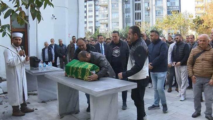 Büyükçekmece'de trafik kazasında hayatını kaybeden Kaan bebek toprağa verildi