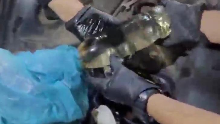 Otomobilin yakıt deposunda 16 kilo metamfetamin ele geçirildi; 2 gözaltı