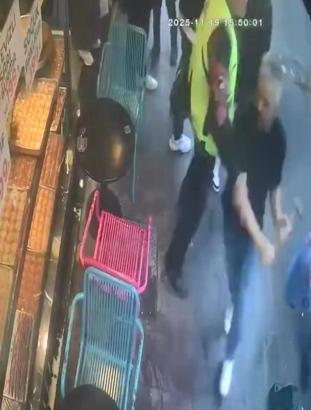İstanbul- Bayrampaşa'da iş yerinin önünde yapılan temizlikten rahatsız oldu; çekiçle saldırdı