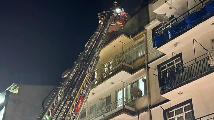 Ordu’da çatı katında çıkan yangında 5 kişi dumandan etkilendi