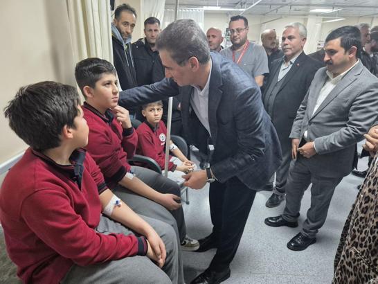 Gümüşhane’de pansiyona dışarıdan getirdikleri pideyi yiyen 29 öğrenci, zehirlenme şüphesiyle hastaneye kaldırıldı (2)