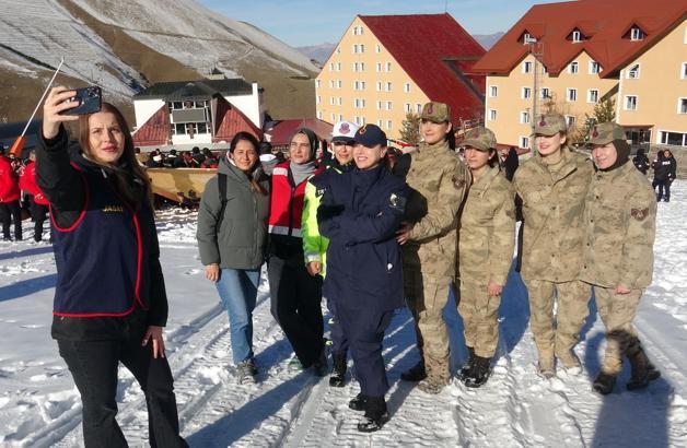 Erzurum’da 'Şiddete karşı tek yürek' yürüyüşü / Ek fotoğraflar