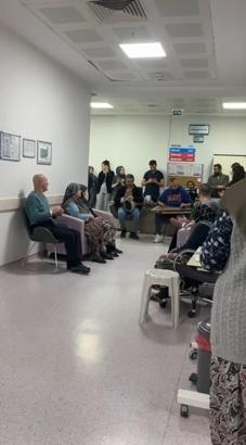 Palyatif servisteki hastalar, canlı müzikle moral buldu