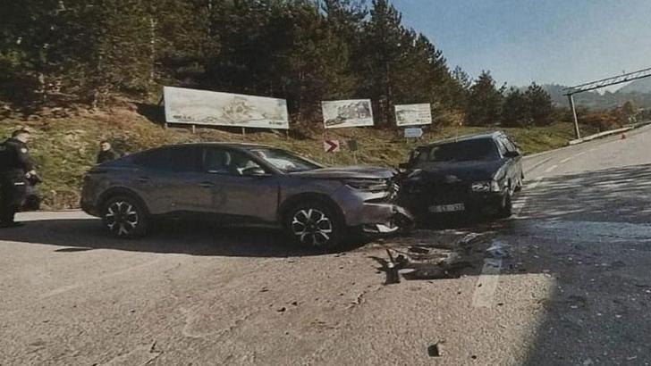 Kastamonu’da 2 otomobil çarpıştı: 3 yaralı