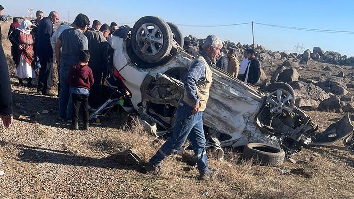 Şırnak'ta otomobil ile hafif ticari araç çarpıştı: 7 yaralı