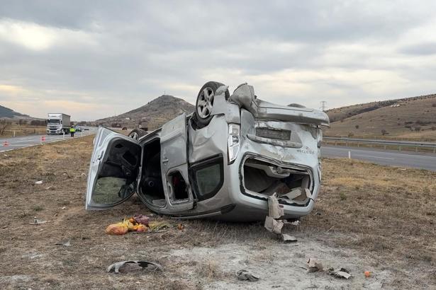 Bolvadin’de iki aracın çarpıştığı kazada 7 kişi yaralandı