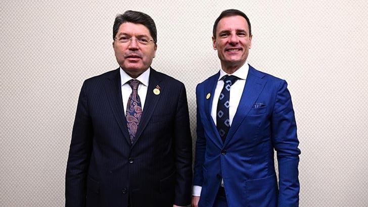 Bakan Tunç, Macaristanlı mevkidaşı Tuzson ile bir araya geldi