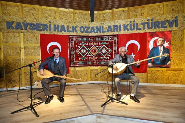 Kayseri'de, muhtarlar ve halk ozanları 'hizmetin çınarları’ etkinliğinde buluştu