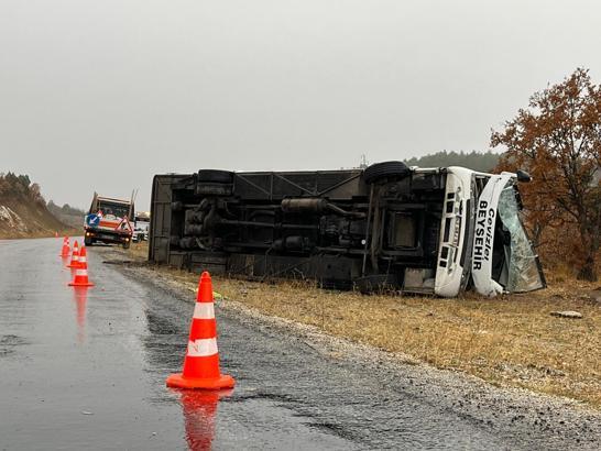 Konya'da okul servisi devrildi; 28'i öğrenci 29 yaralı