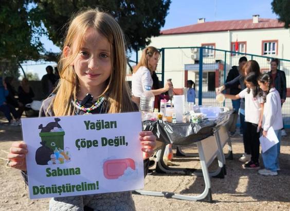 Toprakkaleli öğrenciler atık yağlardan sabun üretti