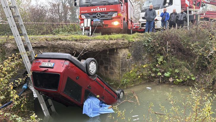 Dereye devrilen otomobildeki evli çift boğuldu, komşuları ağır yaralı
