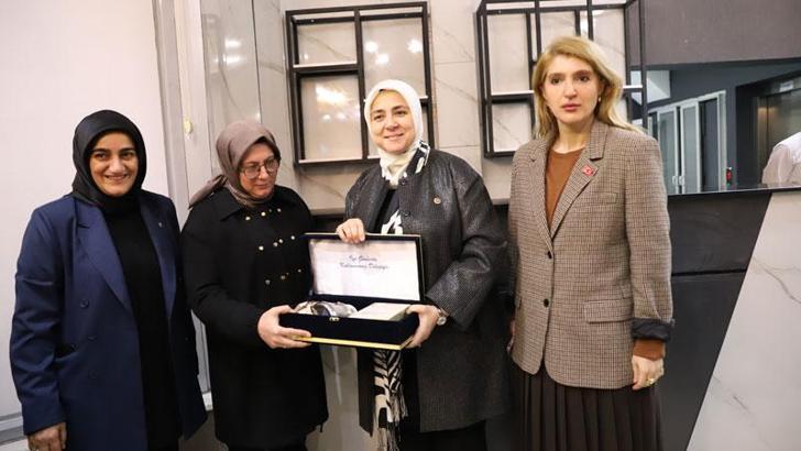 AK Parti Genel Merkez Kadın Kolları Başkanı Ercan, öğretmenlerle buluştu