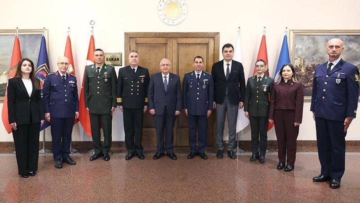 Bakan Güler, bakanlıkta görevli öğretmenlerle bir araya geldi