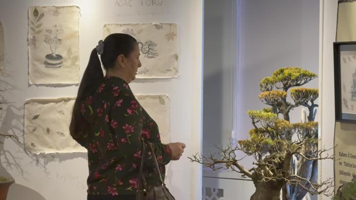 Yalova kağıdına resmedilen 26 eser, 'Yalova'nın İzinde' sergisi ile sanatseverlerle buluştu