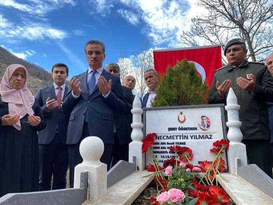 Şehit öğretmen Necmettin Yılmaz, mezarı başında anıldı