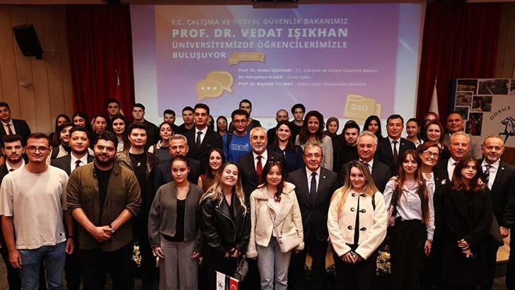 Bakan Işıkhan, İzmir'de öğrencilerle bir araya geldi