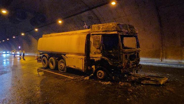 Tünelde alev alan su tankeri itfaiye ekiplerince söndürüldü