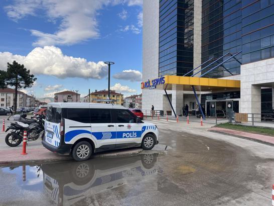 Aranan şüpheli, polise bıçakla direnince vurularak etkisiz hale getirildi