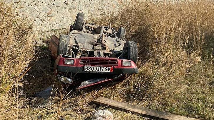 Salihli'de otomobil tarlaya uçtu; 1'i bebek 5 yaralı