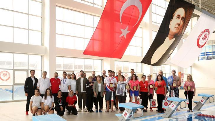 Öğretmenler Günü'nde yüzme yarışı