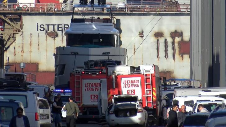 İstanbul - Tuzla’da yat üretimi yapan iş yerinde çıkan yangını itfaiye söndürdü