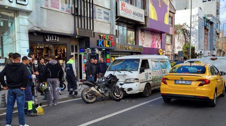 Çorlu'da minibüs ile motosiklet çarpıştı: 2 yaralı