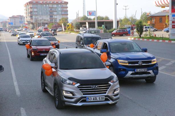 Rize'de 25 Kasım konvoyu; şiddete karşı direksiyon başına geçtiler