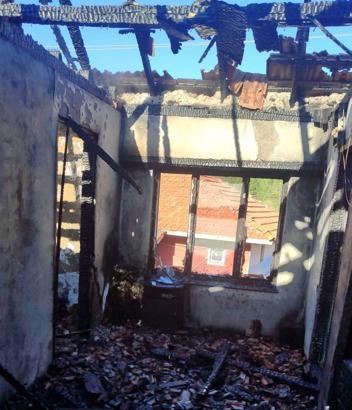 Ahşap evde çıkan yangını itfaiye söndürdü