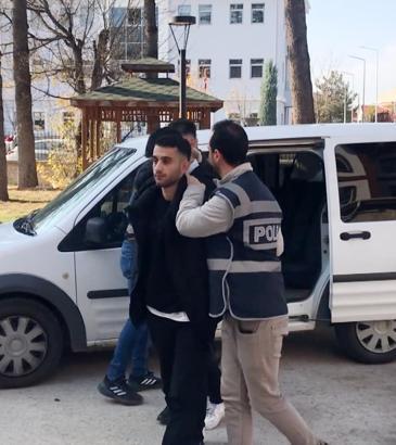 Telefonla aradıkları kadını 2 milyon lira dolandıran şüpheliler, tutuklandı (3)