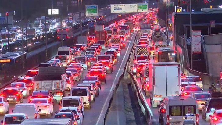 İstanbul'da trafik yoğunluğu yüzde 90'a ulaştı
