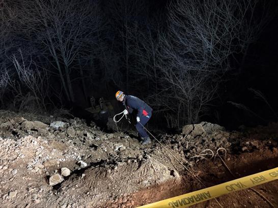 Kamyon uçuruma yuvarlandı, sürücüsü öldü